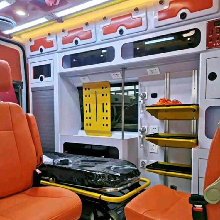 东郊镇长途救护车护送病人租赁价格